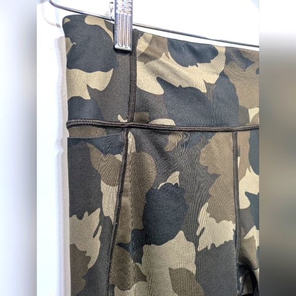 Athleta Lightening Camo 7/8 Tight Size Small Reflective Running - Picture 2 of 8